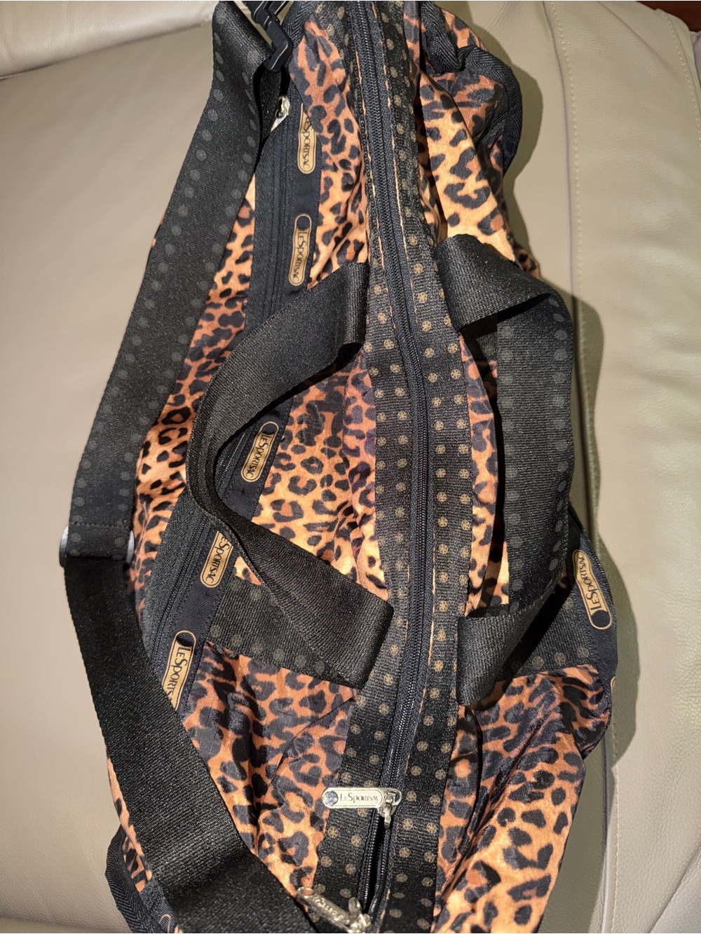 Lesportsac Leopard Print Black/Brown Weekender Duffel Bag ShoulderStrap Zippered - Picture 9 of 16